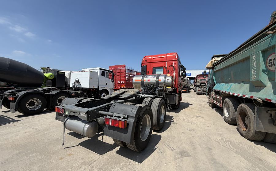 Tractor Units Prepared for Overseas Fleet Delivery
