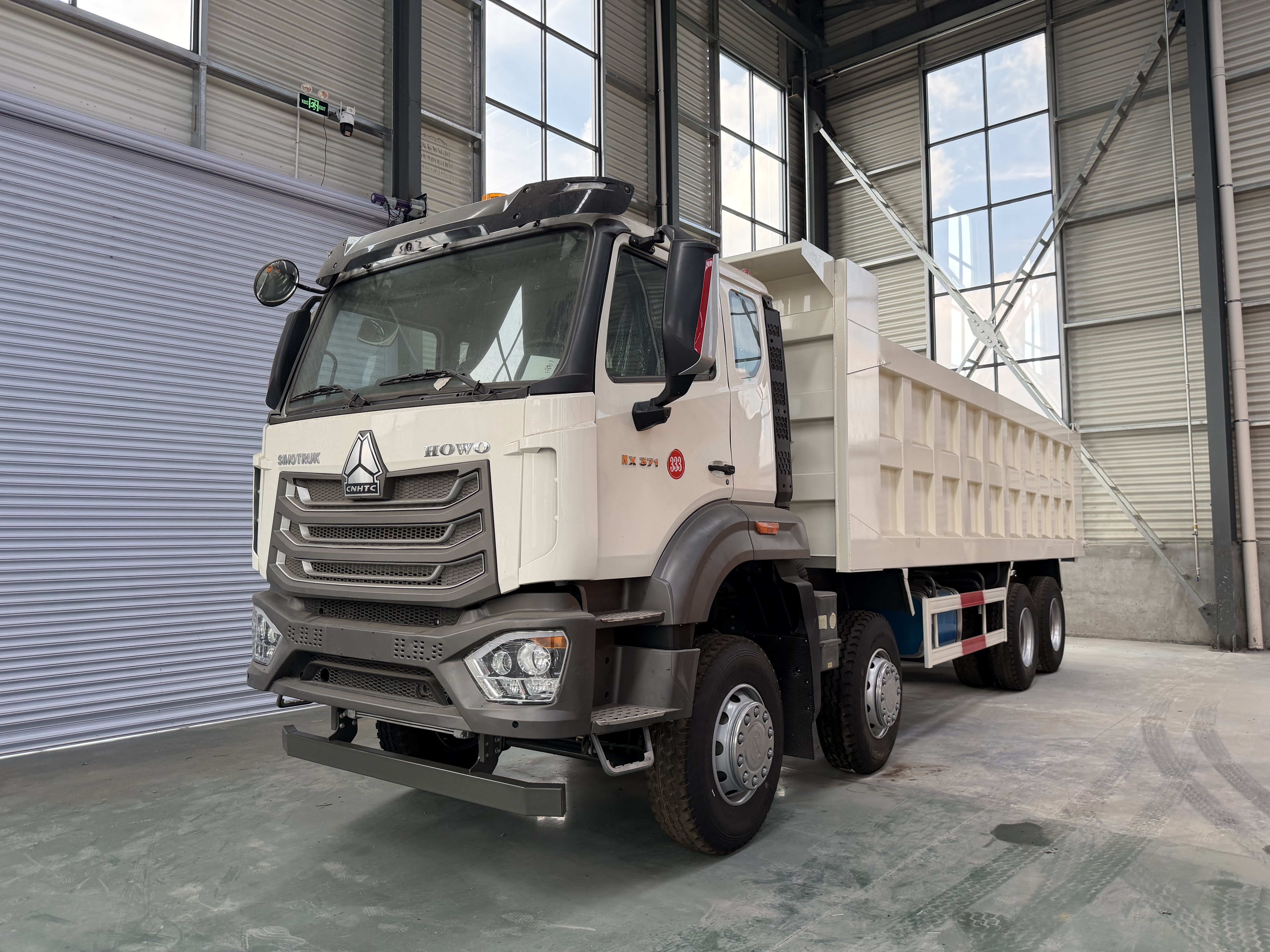 Sinotruk HOWO NX 8×4 371HP Dump Truck