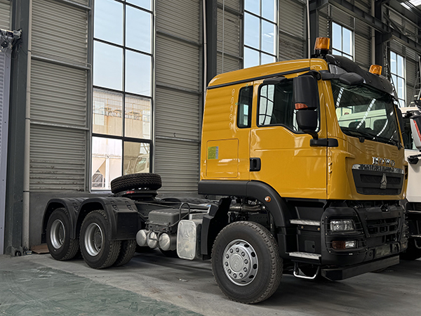 Used SINOTRUK HOWO 6×4 Tractor Truck