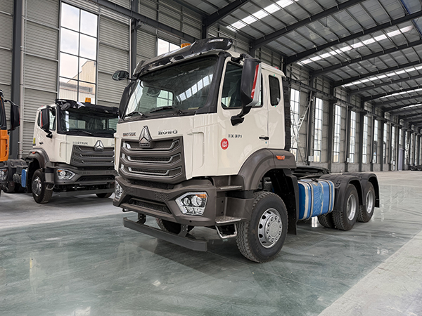 Used Sinotruk HOWO NX 6X4 371HP Tractor Truck