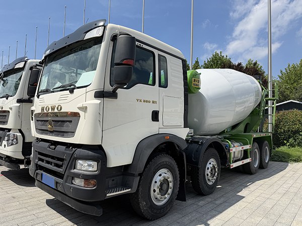 USED HOWO TX 350HP 8X4 CONCRETE MIXER TRUCK
