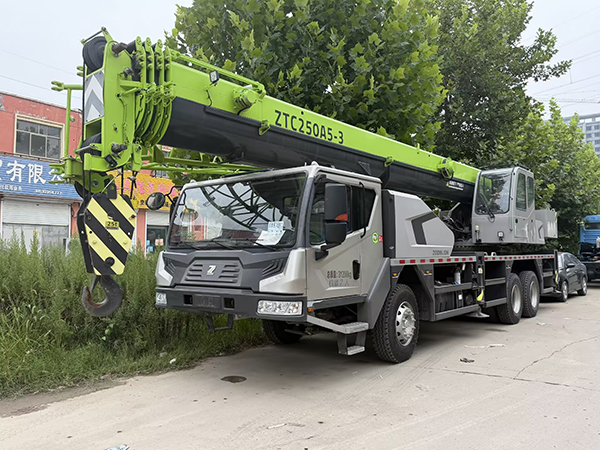 Cost‑effective Zoomlion 25‑Ton Truck Crane ZTC250A5‑3, Good Helper for