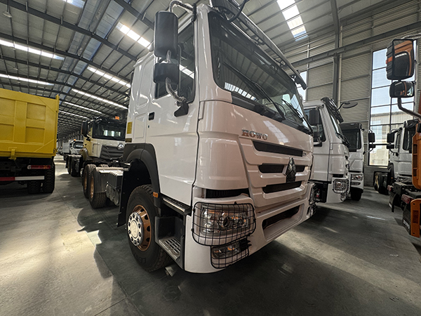 Tough‑built HOWO 6x4 Tractor Truck | 90# Fifth‑Wheel + 13R22.5 Heavy‑D