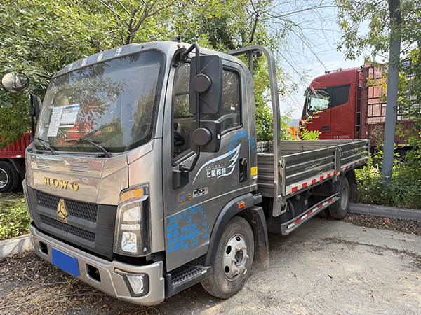 Used HOWO 4.2m Flatbed Light Truck‑Practical Short‑Haul Cargo Vehicle 