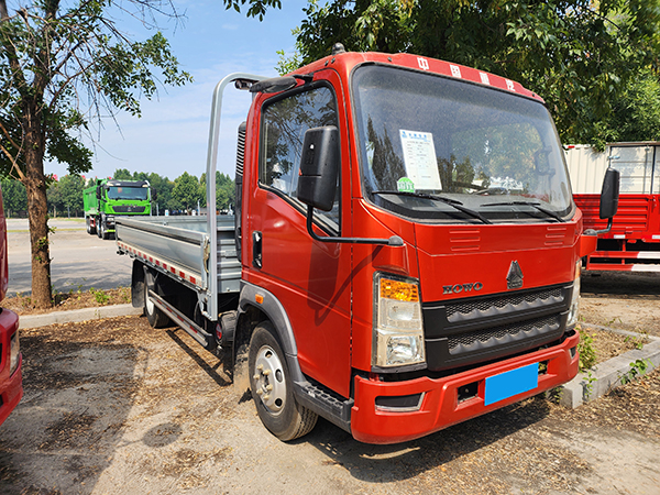 HOWO 4.2m flatbed truck, fast loading and unloading, great for cargo t
