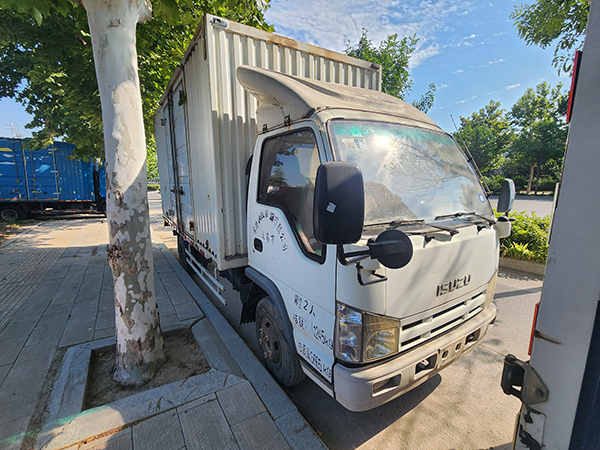 Tough Used ISUZU 4.2m Box Truck