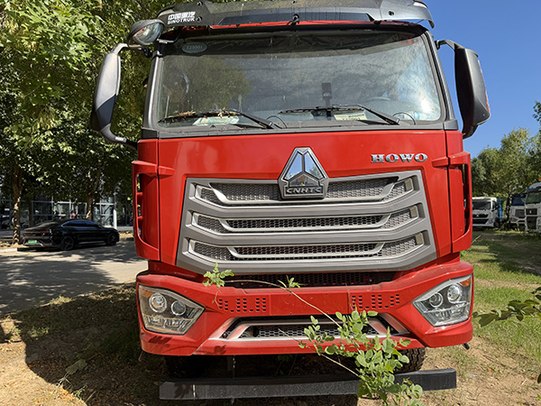 Sinotruk Howo 6x4 Bare Chassis – Perfect Base for All Body M