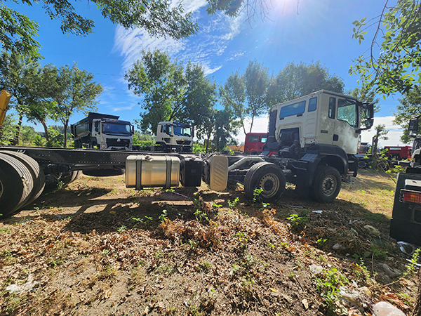 Export Howo 8x4 Truck Chassis, Support Various Engineering B